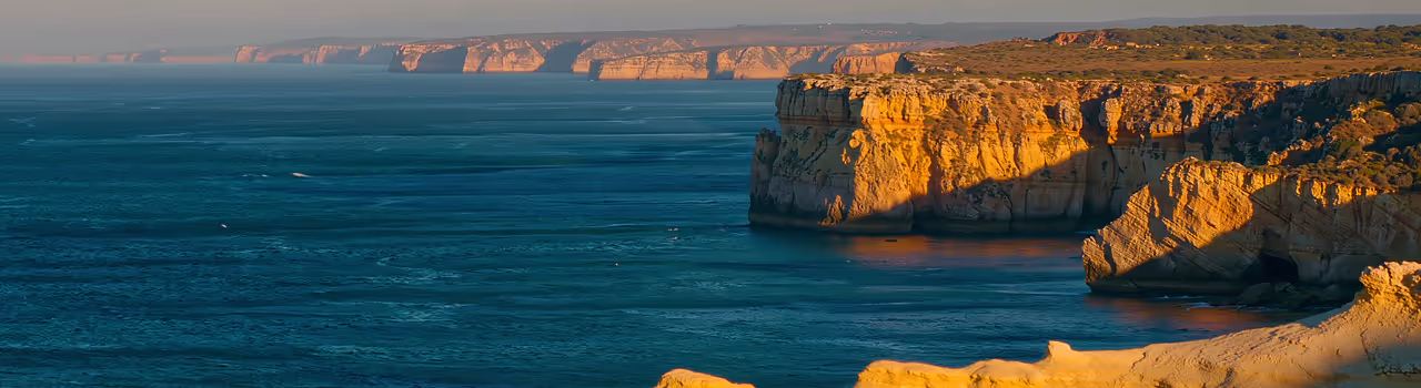 Felsk&uuml;ste an der Algarve in Portugal