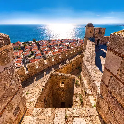 Der historische Ribat von Sousse mit seinen Zinnen und Ausblick auf das Meer und die Stadt